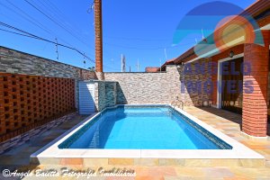 Casa lado praia á venda no bairro Josedy em Peruíbe