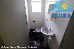 Salão comercial com 2 banheiros e cozinha - Centro - Peruíbe.