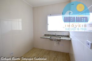 Casa com 2 dormitórios á venda no bairro Jardim Imperador em Peruíbe.