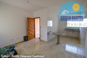 Casa com 2 dormitórios á venda no bairro Jardim Imperador em Peruíbe.