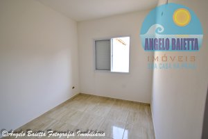 Casa com 2 dormitórios á venda no bairro Jardim Imperador em Peruíbe.