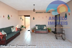 Casa com piscina á venda no bairro Icaraiba em Peruíbe