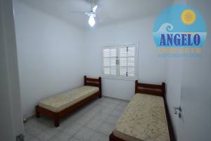 Casa para venda no bairro Oasis em Peruibe, entre 800 e 1200 metros da praia