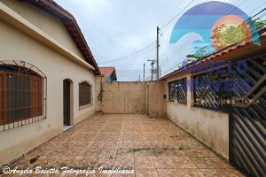 Casa á cenda no bairro Jardim Marcia em Peruíbe