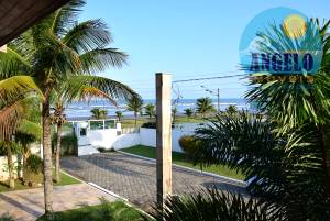 Sobrado á venda no condomínio Bougainvillée I, frente ao mar