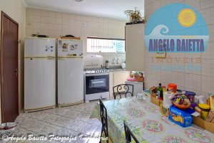 Sobrado com piscina á venda no bairro Ribamar em Peruíbe