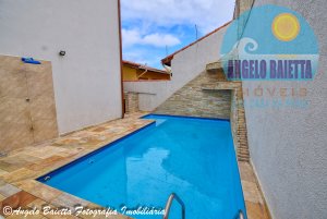 Sobrado com piscina á venda no bairro Ribamar em Peruíbe