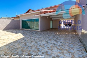 Sobrado lado praia, 4 suítes, piscina, á venda no bairro Cidade Nova Peruíbe em Peruíbe