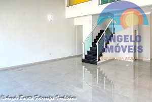 Sobrado lado praia, 4 suítes, piscina, á venda no bairro Cidade Nova Peruíbe em Peruíbe