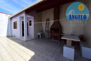 Casa para venda no bairro Oasis em Peruibe, entre 200 e 400 metros da praia