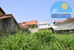 Terreno lado praia á venda no bairro Samburá em Peruíbe