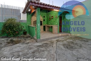 Casa lado praia á venda no bairro Oásis em Peruíbe