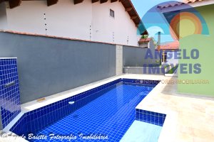 Casa lado praia com piscina á venda no bairro Jardim Beira Mar