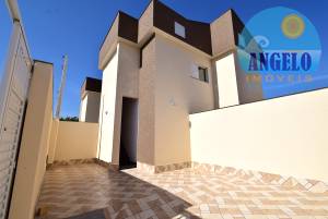 Casa para venda no bairro Jardim Veneza em Peruibe