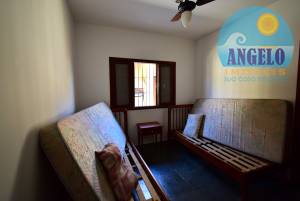 Casa térrea, piscina com 3 suítes, á 200 metros da praia
