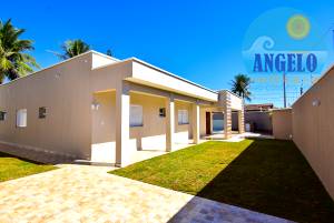 Casa terrea, piscina, 2 lotes, 200 metroos da praia á venda no bairro Ribamar em Peruibe
