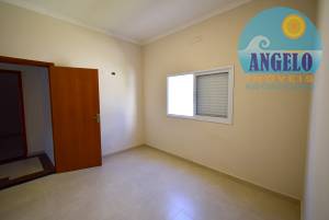 Casa terrea, piscina, 2 lotes, 200 metroos da praia á venda no bairro Ribamar em Peruibe