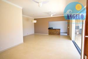 Casa terrea, piscina, 2 lotes, 200 metroos da praia á venda no bairro Ribamar em Peruibe