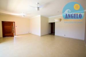 Casa terrea, piscina, 2 lotes, 200 metroos da praia á venda no bairro Ribamar em Peruibe