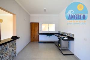 Casa terrea, piscina, 2 lotes, 200 metroos da praia á venda no bairro Ribamar em Peruibe