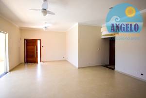 Casa terrea, piscina, 2 lotes, 200 metroos da praia á venda no bairro Ribamar em Peruibe