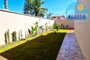 Casa terrea, piscina, 2 lotes, 200 metroos da praia á venda no bairro Ribamar em Peruibe