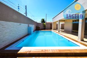 Casa terrea, piscina, 2 lotes, 200 metroos da praia á venda no bairro Ribamar em Peruibe
