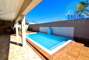Casa terrea, piscina, 2 lotes, 200 metroos da praia á venda no bairro Ribamar em Peruibe