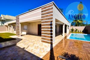 Casa terrea, piscina, 2 lotes, 200 metroos da praia á venda no bairro Ribamar em Peruibe