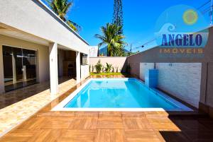 Casa terrea, piscina, 2 lotes, 200 metroos da praia á venda no bairro Ribamar em Peruibe
