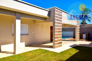 Casa terrea, piscina, 2 lotes, 200 metroos da praia á venda no bairro Ribamar em Peruibe