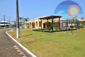 Sobrado á venda no condomínio Bougainvillée IV em Peruíbe