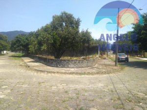 Terreno á venda no bairro Jardim Veneza em Peruíbe