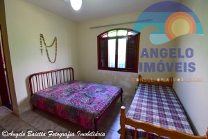 Casa á venda no bairro Florida em Peruíbe
