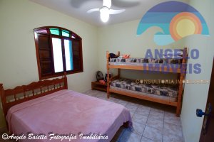 Casa á venda no bairro Florida em Peruíbe