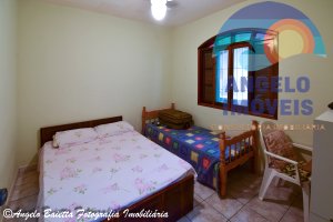 Casa á venda no bairro Florida em Peruíbe