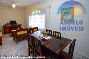 Casa á venda no bairro Florida em Peruíbe
