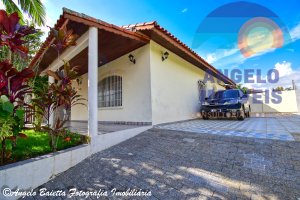 Casa á venda no bairro Florida em Peruíbe