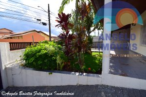 Casa á venda no bairro Florida em Peruíbe