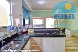 Casa com piscina á venda no bairro Park D Aville em Peruíbe