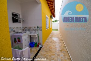 Casa com piscina á venda no bairro Park D Aville em Peruíbe