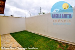 Casa com piscina á venda no bairro Park D Aville em Peruíbe