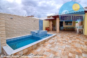Casa com piscina á venda no bairro Park D Aville em Peruíbe