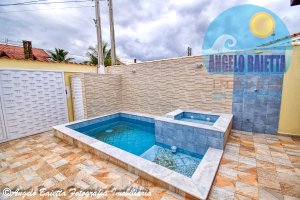 Casa com piscina á venda no bairro Park D Aville em Peruíbe