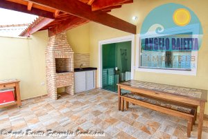 Casa com piscina á venda no bairro Park D Aville em Peruíbe