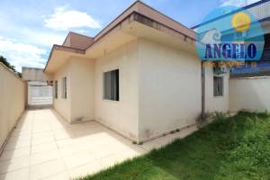 Casa terrea, com piscina, 3 dormitórios, sendo 1 suite, no bairro Continental em Peruibe