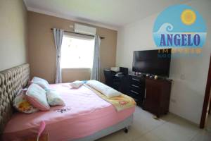 Casa terrea, com piscina, 3 dormitórios, sendo 1 suite, no bairro Continental em Peruibe