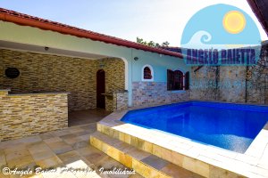 Casa com piscina, 3 dormitórios, á venda no bairro Belmira Novaes em Peruíbe
