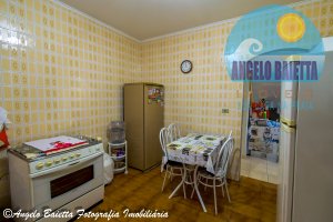 Casa com piscina, 3 dormitórios, á venda no bairro Belmira Novaes em Peruíbe