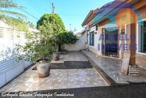 Casa lado praia á venda no bairro Oásis em Peruíbe